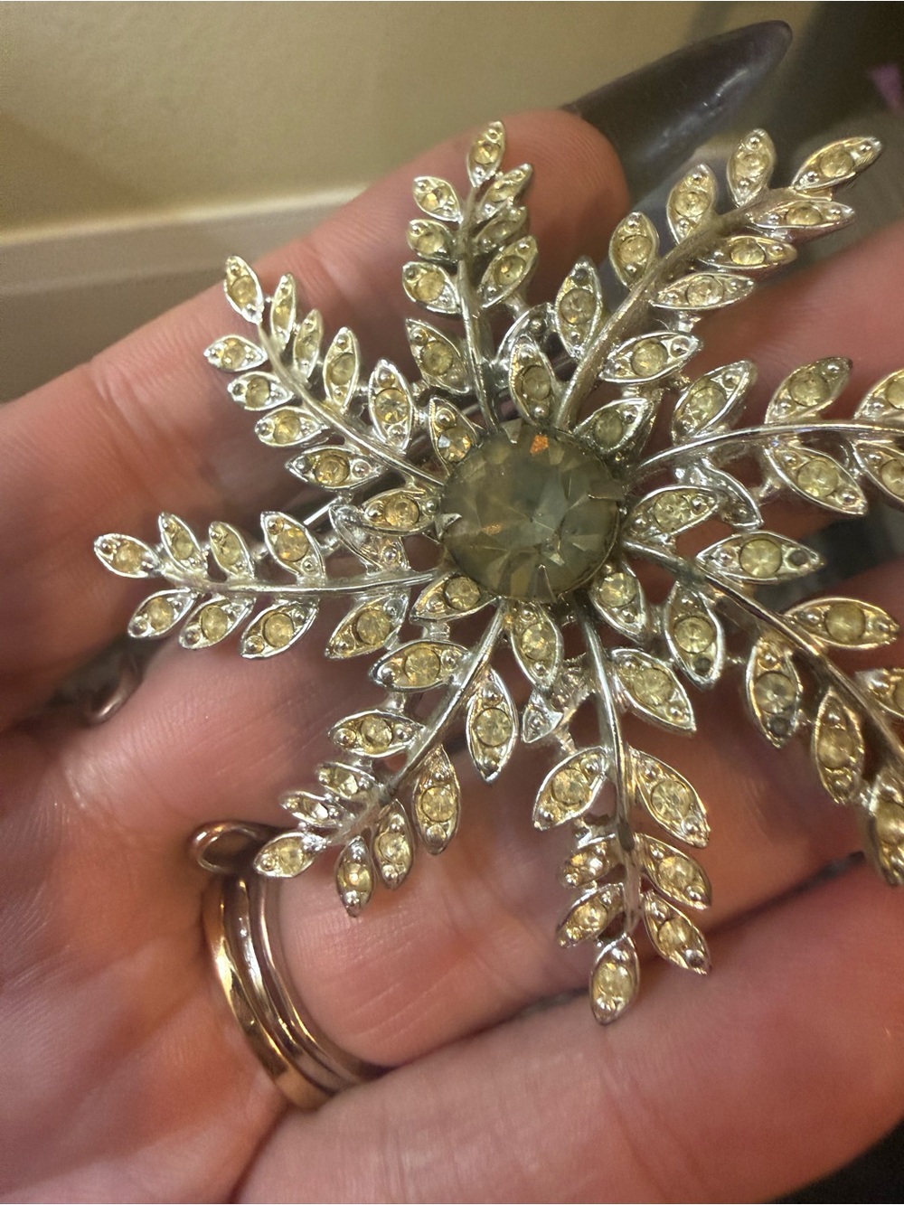 Sarah Coventry Rhinestone Snowflake Brooch – Silver Tone